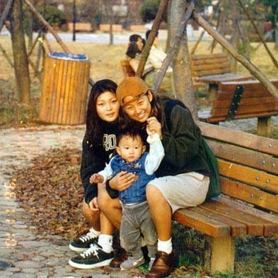 Dans un parc en 1996. In a park in 1996.
